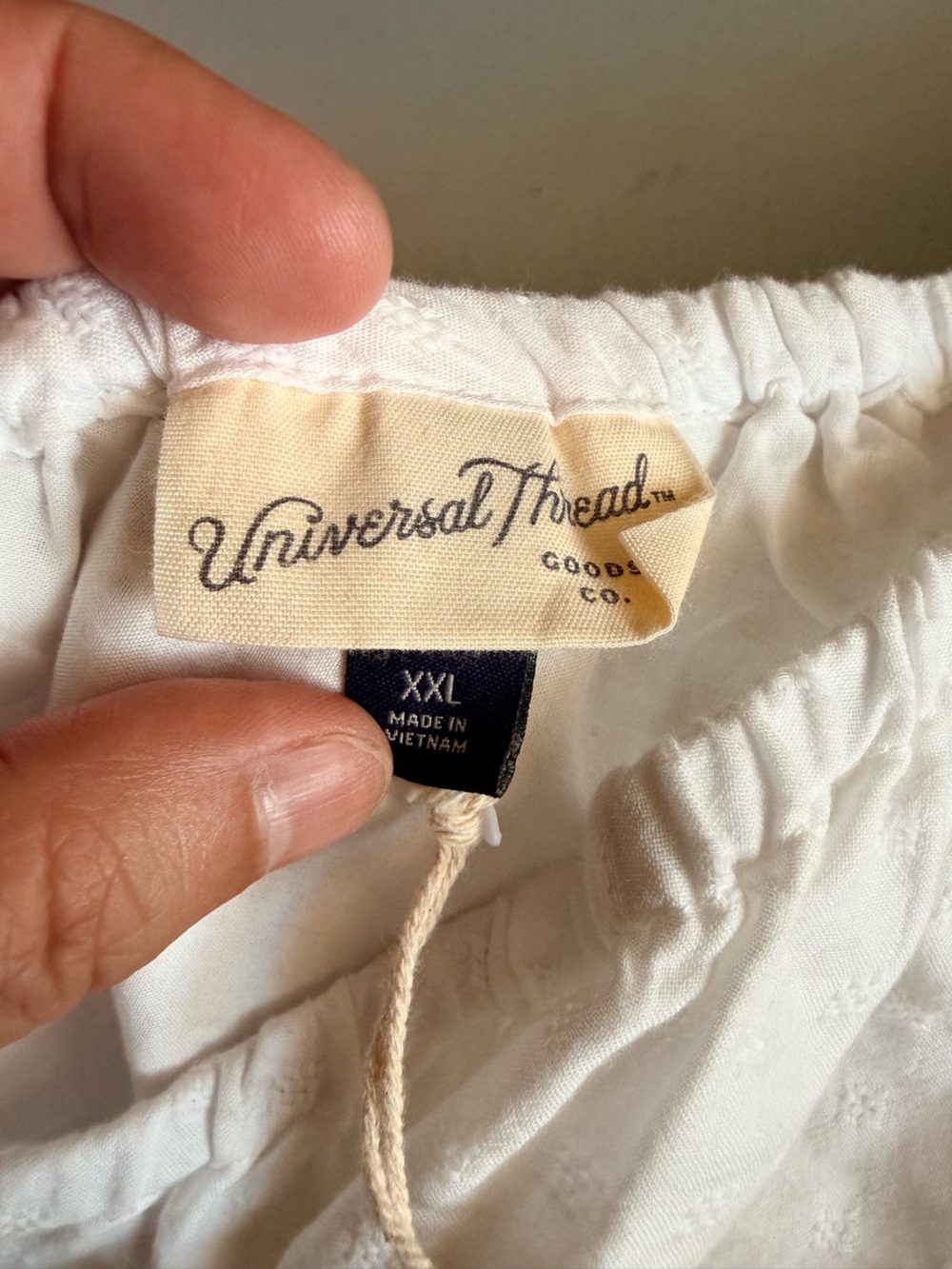 Universal Thread One-Shoulder White Eyelet Crop Top.
Size XXL - Picture 10 of 13